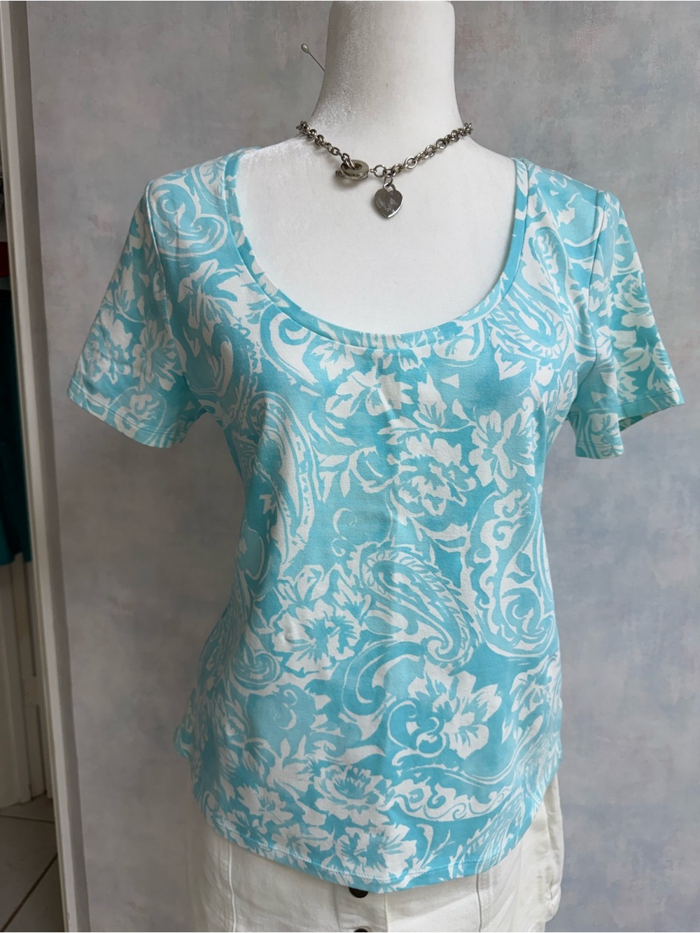 NWOT Chaps Lt Blue & White Floral Design - Short Sleeve Stretchy Tee, Scoop Neck